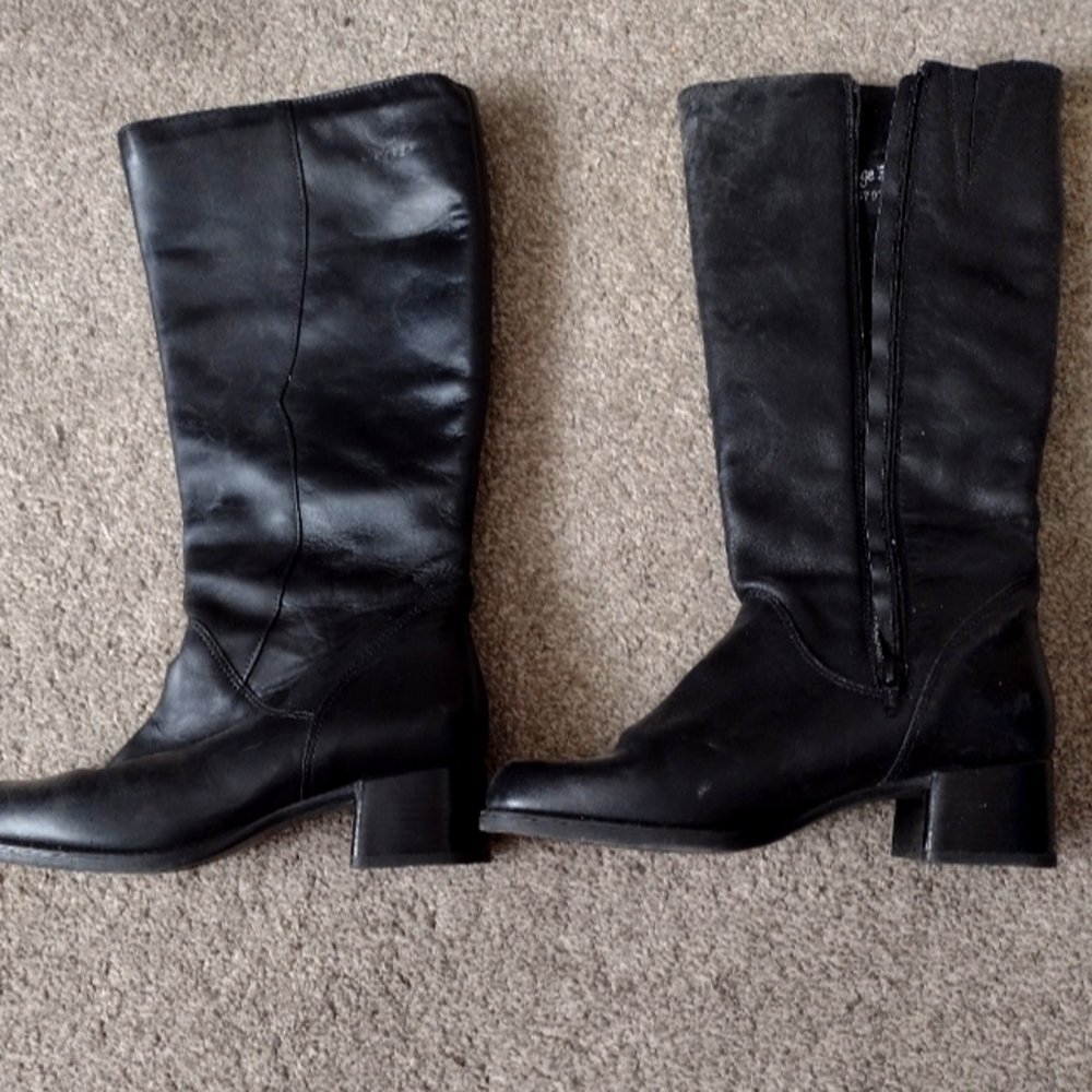 Black winter fashion boots